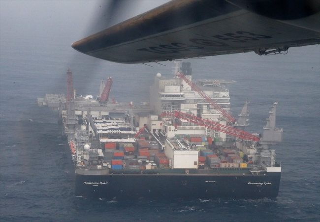 Yaralı İspanyol işçiler, gemiden helikopterle tahliye edildi